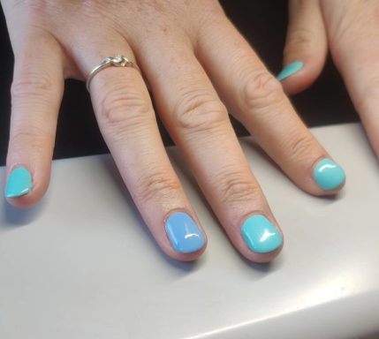Beachy nails! Simple, blue vibes
